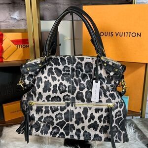 Great Condition Leopard Print Bag by Steven